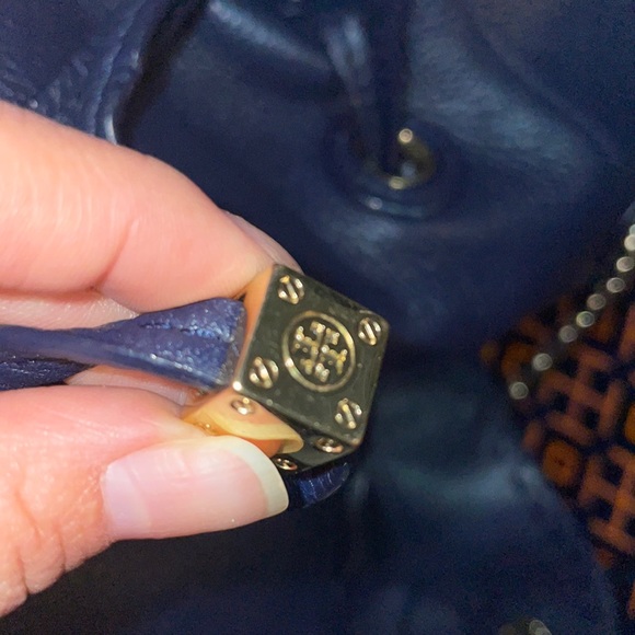 Tory Burch Navy Thea Slouchy Chain Bag - Picture 5 of 17